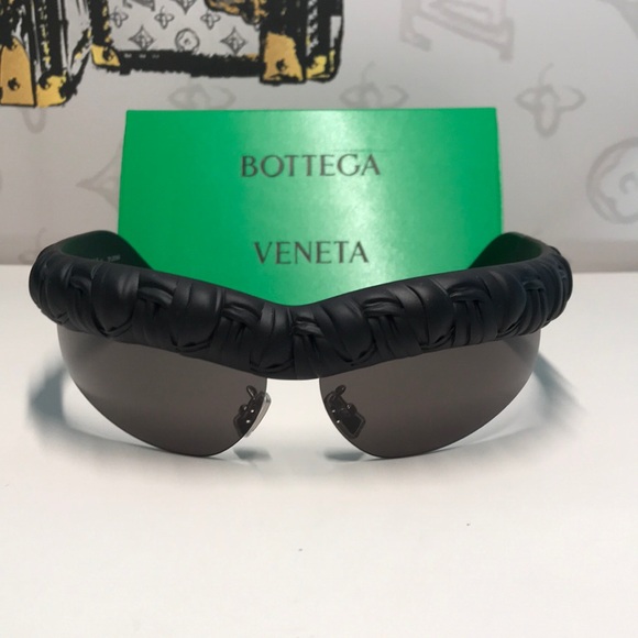 New Authentic Bottega Veneta BV1209S 002 Black Oversized Square Sunglasses - Picture 4 of 14